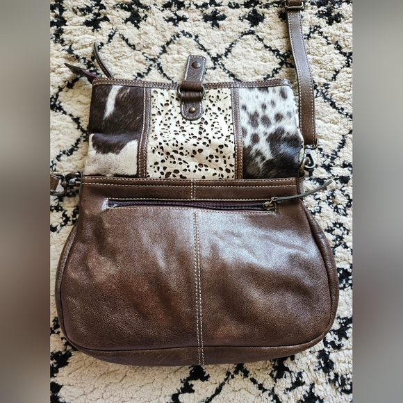 Ariat Brown Genuine Leather Cow Fur Embossed Leather Crossbody Purse Bag - Picture 7 of 8